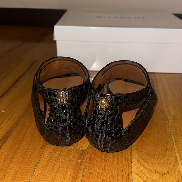 Givenchy Stingray Sandals - Picture 3 of 4